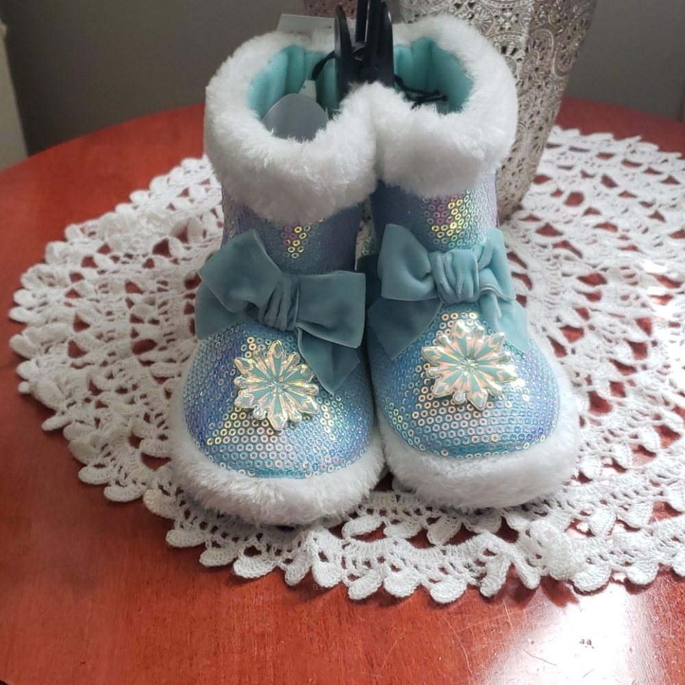 NWT Frozen II Girls Slipper